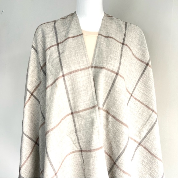 EILEEN FISHER Gray 100% Alpaca Plaid Checkered Fringed Shawl Wrap Cape Poncho - Picture 2 of 13